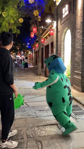 Funny frog 😂😂 #funnyvideos #memesdaily #laugh #explorepage #like #comedy #viral #cute #dank #fun #funny #humor #dailymemes #funnymemes #follow #lol #lmao #memes #dankmemes #meme #instagram | Funny Frogs