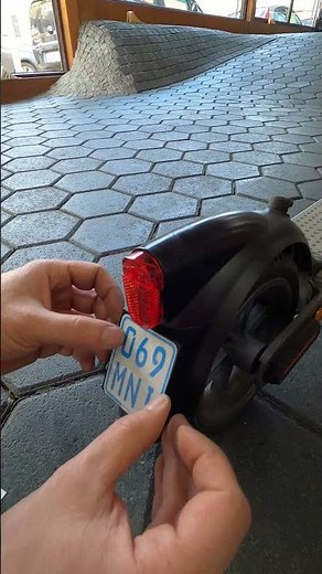 E-Scooter Kennzeichen Anbringen / Kleben | #Shorts | Elektroroller | Zulassung |
