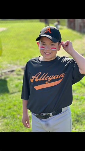 Living our best life at the ball fields ⚾️🥎 we live for baseball and softabll in our home 💕 #softball #baseball #momofboth💙💗