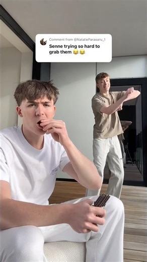 EATING AROUND FRIENDS BE LIKE 😂🍫 #funny #brothers