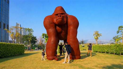 Giant Animal Sculpture Stands in Park China