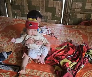 5.5K views · 81 reactions | 16 year old single mother despite life's hardships to take care of 2 children who are always full | Short K01 | Facebook