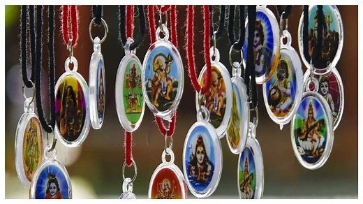 Religious Locket Astrology: మెడలో దేవుడి లాకెట్ ధరించడం శుభమా? అశుభమా? జ్యోతిష్యం ఏం చెబుతుందో తెలుసా?