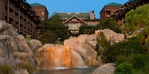 VIDEO: Fire and Flooding Force Guests to Evacuate Disney World Resort