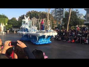 2014 Disneyland Christmas Fantasy Parade including FROZEN!
