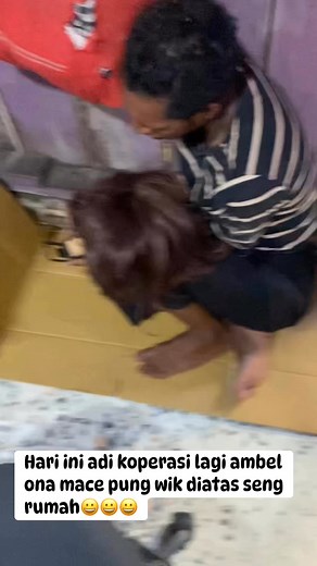 Hari ini adi koperasi seng jadi managi gara ambel ona mace pung wik rambut di atas seng rumah😀😀😀#reelsfbシ #reelsviralシfb #reeslviral #jangkauansemuaorang #reelsfbpro #reelsfb #reelschallenge #jangkuanluas #kontenkreator #SorotanPublik | Sanny