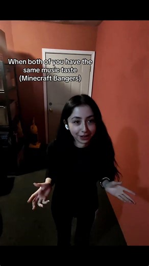 When she has the BEST music taste (Minecraft songs) #minecraftshorts #minecraftmeme