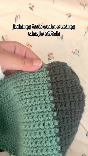 Joining Two Colors Using Single Stitch Zigzag Pattern Tutorial
