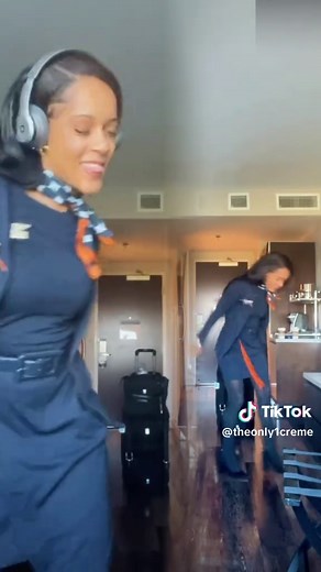 I always feel like somebody’s watching me 🫣😰#aviation #fyp #viraltiktok #viralvideo #flightbae #traveltiktok #trending #doechii #dance