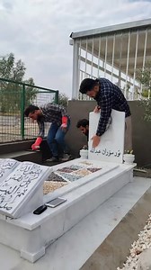 320K views · 6K reactions | ڤیدیۆیێک لە تۆڕە کۆمەڵایەتییەکان بڵاوبۆتەوە کە گۆڕەکەی نور سۆران جوان دەکرێت، خەڵکیش نووسیوویانە بەداخەوە تا مرد رێزی لێنەگیرا، کۆمێنتی تۆ چییە؟ | Kurdish News | Facebook