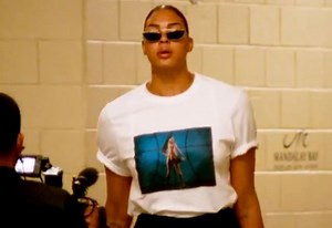 WNBA star Liz Cambage arrived at the arena wearing a shirt featuring a photo of herself naked