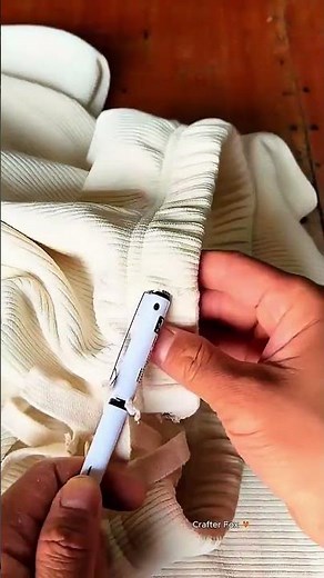 A pen lifehack: how to quickly thread a rope through your pants without the hassle
