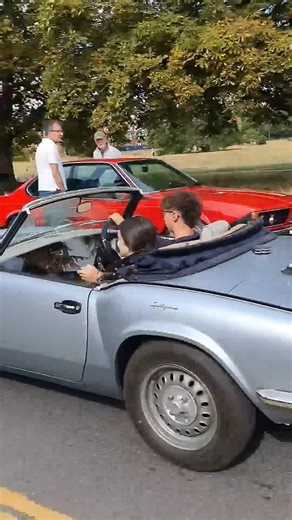Pure 60s soul: the Triumph Spitfire Mk III. 🏁 #TriumphSpitfire #ClassicCars #BritishRoadster #VintageRide #MkIII | MINI Cooper Photography