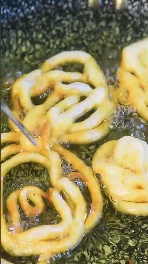 How to Make Crispy & Juicy Jalebi at Home | Crispy Jalebi Recipe with Sugar Syrup