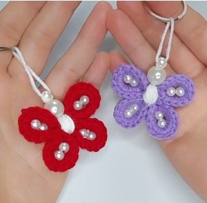 Amazing😍so easy butterfly🦋by your finger😌👌 #crochetersofinstagram #crochetamigurumi #crochetpattern #crochetaddict #crochetlover #crocheting #crocheted #crochet | Angel crochet