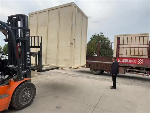 Automatic bottle bagging machine ship to Poland country for packing plastic bottles. | Comenster Bagging Machine