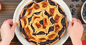 Scrumptious Pull-Apart Fruit Pie Recipe