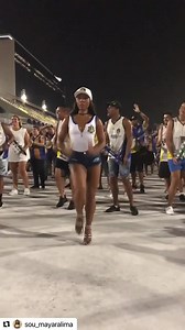 5.8M views · 208K reactions | A sincronia de milhões! Quem tem joga! Isso sim é samba, meu amor! A @sou_mayaralima, Princesa da Bateria da Paraíso do Tuiuti viralizou nas redes com esse vídeo dando o nome no ensaio da escola! Não pode tocar, isso é arte! E você, Mayara é mais que princesa, é rainha! Traz a coroa pra elaaaaa! (Vídeo: @sou_mayaralima) | Hugo Gloss | Facebook