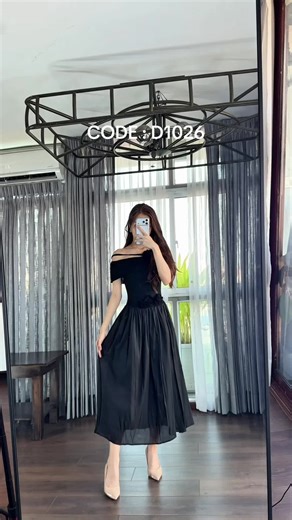 LUMÉ on Instagram: "ខ្មៅក៏ស្អាតដែរបងៗ មានគ្រប់ទំហំក្នុងស្ដុក 🙈💕 Size : S M L XL CODE : D1026 Tel : 081507007 Telegram : https://t.me/lumeoutfit Telegram channel : https://t.me/lumeoutfits"