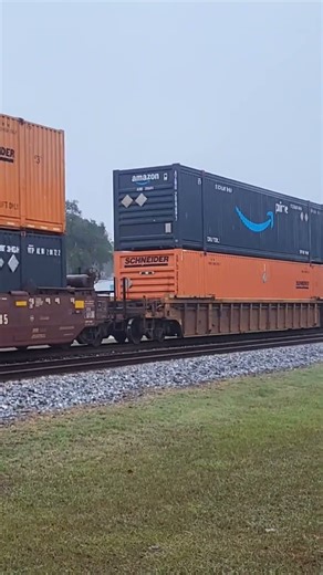 CSX #5361 leads a NB inter-modal at Folkston GA on 12/7/25