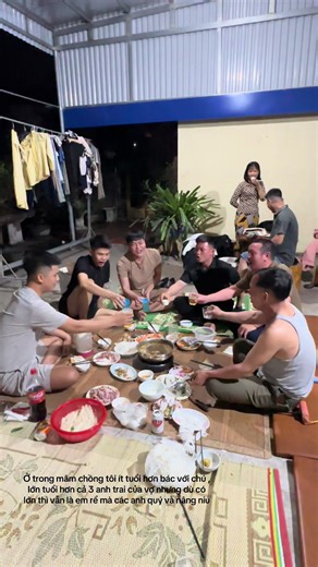 Chồng mình @Anhtoan hơn tuổi cả 3 anh trai vợ nhưng khi lên nhà vợ thì lại được các anh yêu quý và chăm sóc cho chàng rể này lắm vì là út ít mà 🤭 #CapCut #cuoi #anhtrai