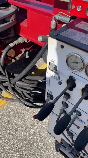 That v8!! #mack #e9 #v8 #OREOFORSANTA #rd800 #heavyhaul #fyp #jakes #cometto #rockets #workingshowtrucks #florida #viral #fyp #400k