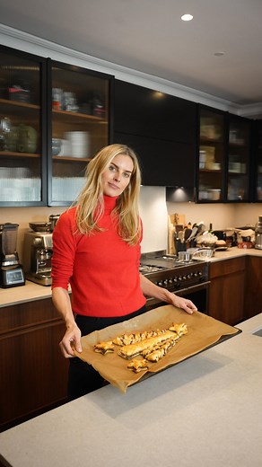 Frida | 🎄Happy Holidays🎄 I just had to try to make one of these festive, and very cute, Xmas trees. They kept popping up on my feeds and I thought... | Instagram