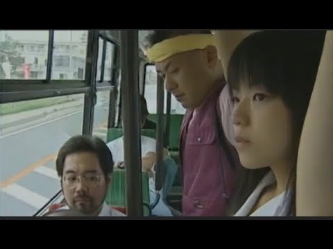 Bokeh berangkat sekolah naik bus