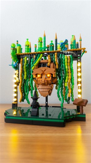 Holly | I built The Wizard Of Oz robot head in LEGO! A few months ago I turned the robot version of Jeff Goldbulm’s Wizard head into LEGO, and... | Instagram