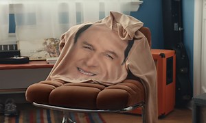Tide’s Super Bowl 2021 Commercial Features a Jason Alexander Hoodie – Watch Now