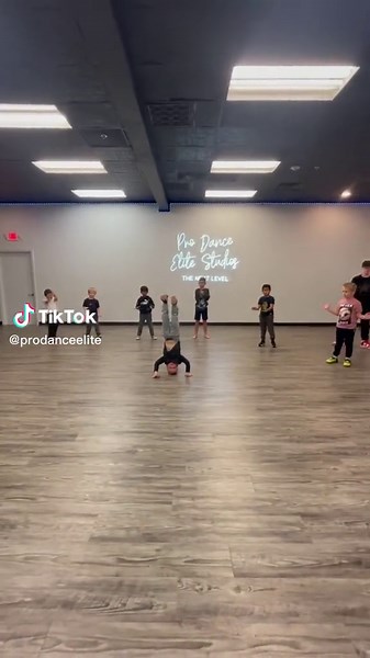 B-boys Breakdancing: The Next Level Moves