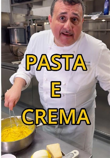 ‘Na pasta accussì cremosa al limone nun è nu piatto… è nu trauma emotivo. 🍋✨ Quanno gira stu cucchiaio, a gente perde ‘a dignità. #FoodTok #TikTokItalia #NapoliFood #ChefTok #PerTe