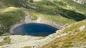283K views · 5.9K reactions | oameni buni, putin stiu ce se intampla la lacul Iezer si de ce nu are el fund. Si ca lacul comunica cu marea neagra.... Campionatul National de Off-Road | Magicianul Robert Tudor | Facebook