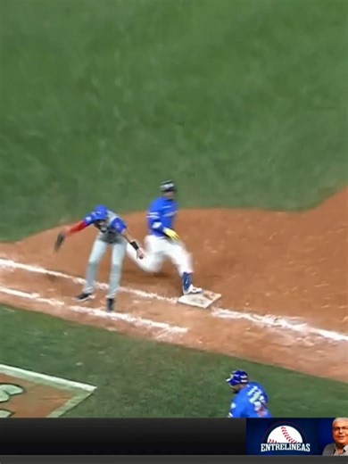 ¡Venezuela se fue arriba! 🤯🥵 Un error en tiro de Kelvin Melean empató el juego y luego, Renato Núñez conectó un imparable que permitió a Ángel Reyes anotar la décima carrera para Navegantes. #COL 🇨🇴 9-10 #VEN 🇻🇪 | 8vo Inning ⬇️ Cortesía: @1baseballtv Suscríbete a BeisbolPlay en el enlace que está en nuestra biografía y disfruta la actuación de Venezuela en la SDA en vivo y desde cualquier parte del mundo. #SDA