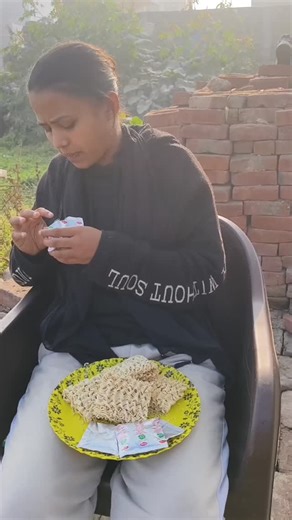 misba😇 on Instagram: "Maggie ke masale main se ye kya nikal gya 🤔😜 #minivlog #vlog #shortvideo #trending #funny #trending"