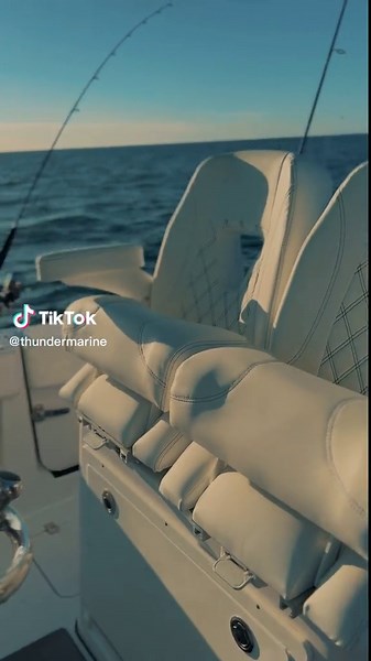 Sportsman 302 Center Console with twin @yamahaoutboards 200hp's ready for a weekend out 💦 😎 #boatlifestyle #luxury #sportsmanboats #centerconsolesonly #centerconsole #oceanboatlife #saltlife #boatlifeismybestlife #fishingboat #saltwaterfishing #thundermarine #stpetersburgflorida #tampabayboating #fyp #stpeteboating