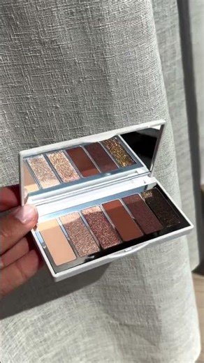✨👁️ Sublimez votre regard avec la LR Signature Eyeshadow Collection\n\nUne palette d'ombres à paupièr