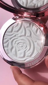 Combining skincare benefits with luxury makeup, Brightening CC Powder features Optical Glow technology to help blur imperfections, even out the skin tone, intensify skin radiance, neutralise redness and create a flawless finish💗 https://www.byterry.com/makeup/complexion/powders/brightening-cc-powder/#no1-immaculate-light | By Terry