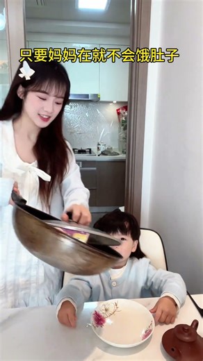 Follow Me for a Full Stomach: Parent-Child Feeding Fun! Human Cubs Family Time