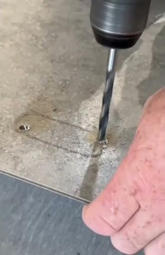 Vinyl Kleber auftragen/ Vinyl verlegen kleben/ Vinyl mit Stichsäge schneiden/ Klickvinyl/ Kleber