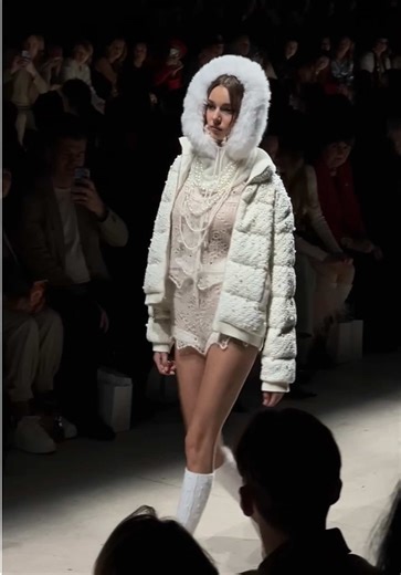 Inst: ale.nakarateeva #model #modelwalk #fashionweek