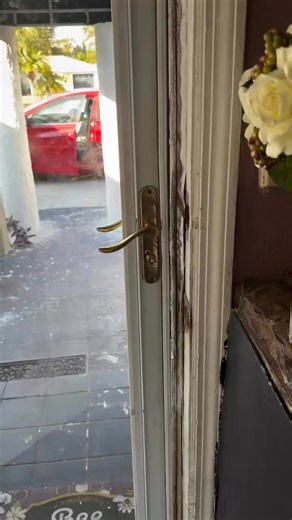 He so messy watching them old ladies argue and fight about him 😂 | Clyde Bonnie