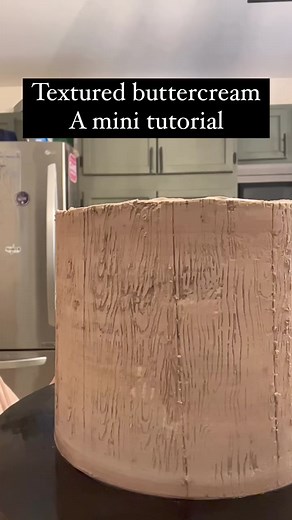 Buttercream texture will always be goals. #caketexture #buttercream #buttercreamcake #caketutorial #cakeclass #cakeclasses #cakeinspo #cakesofinstagram #cakestagram #cakedecorating | The Sweet Hustle