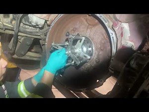 Remove and replace The engine crankshaft seal MACK MP 8 engine