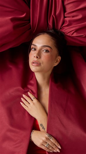 DIANA 🦦 on Instagram: "Aaahhhh the news are out!!! Ich bringe meine eigene blush shade „BLUSHING DI“ gemeinsam mit @caiacosmetics raus 😭 Das ist wirklich mein wahr gewordener Make-Up Traum und immer noch so surreal 💗"