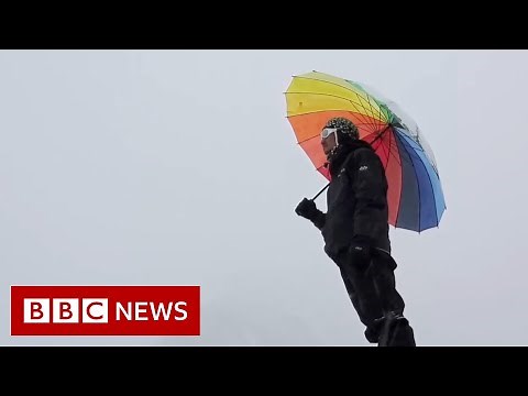 Nepal earthquake: Surviving a deadly Everest avalanche - BBC News