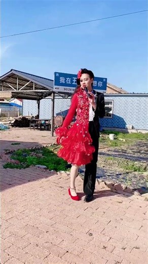 Young man's dual-face makeup sets mood, smooth voice captivates #dance #wedding #weddingdress