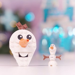 44K views · 474 reactions | Celebrate the wintery magic of the holiday season with these DIY LEGO ornaments inspired by Disney’s Frozen. ❄️ | LEGO | Facebook