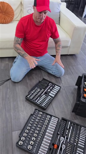 Caja de herramientas con múltiples opciones y cubos