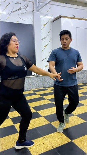 💃 ¡La energía de una clase grupal de salsa se vive, no se explica! Ven y baila con nosotros.